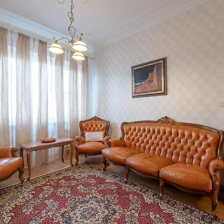 Artilcious Two Bedroom Park View Apartman *