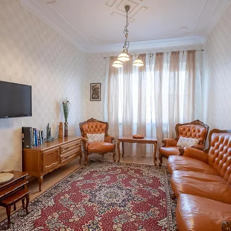 Artilcious Two Bedroom Park View *