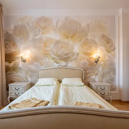 Artilcious Two Bedroom Park View Apartament