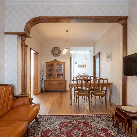 Artilcious Two Bedroom Park View Apartament