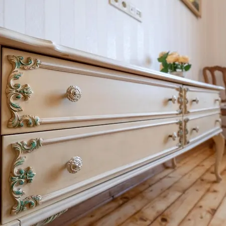 Artilcious Two Bedroom Park View Apartman *