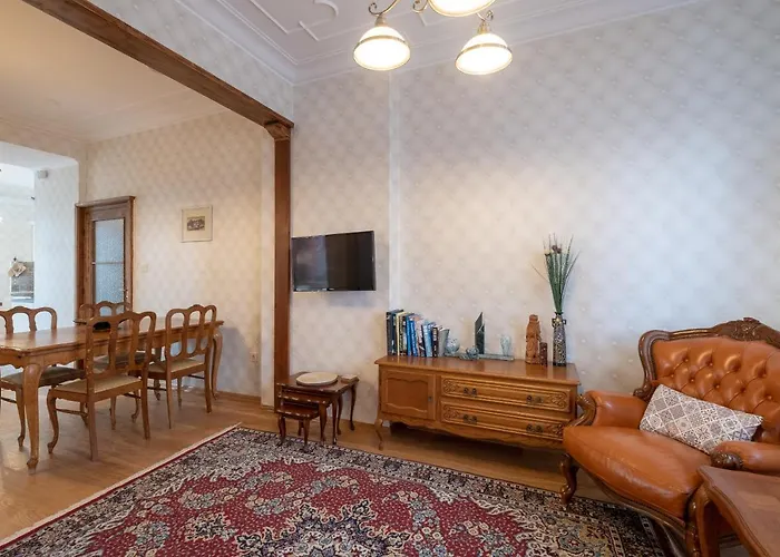 Artilcious Two Bedroom Park View *